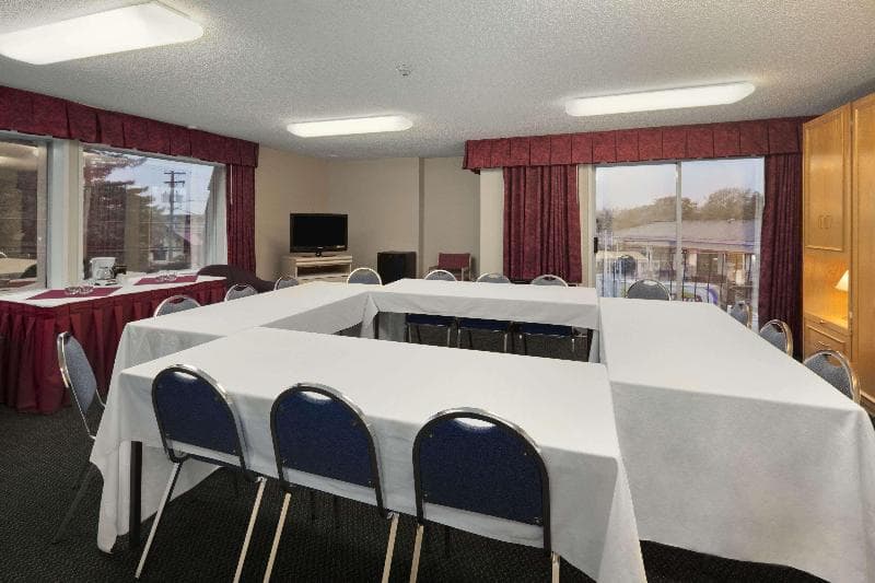 Travelodge By Wyndham Nanaimo 2