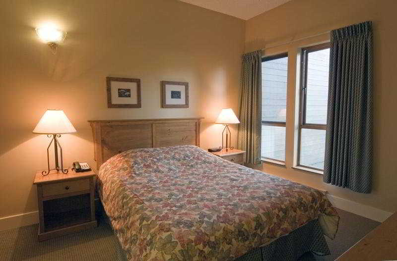Tantalus Resort Lodge 4