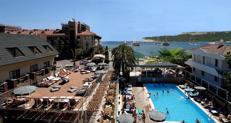 Ambassador Plaza Hotel photo 1