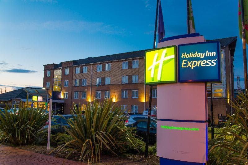 Holiday Inn Express Cardiff Bay 3