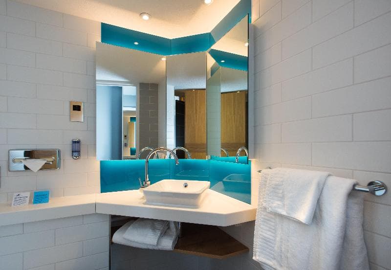 Holiday Inn Express Cardiff Bay 5