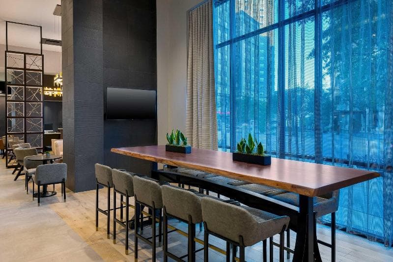 Courtyard by Marriott Atlanta Midtown 2