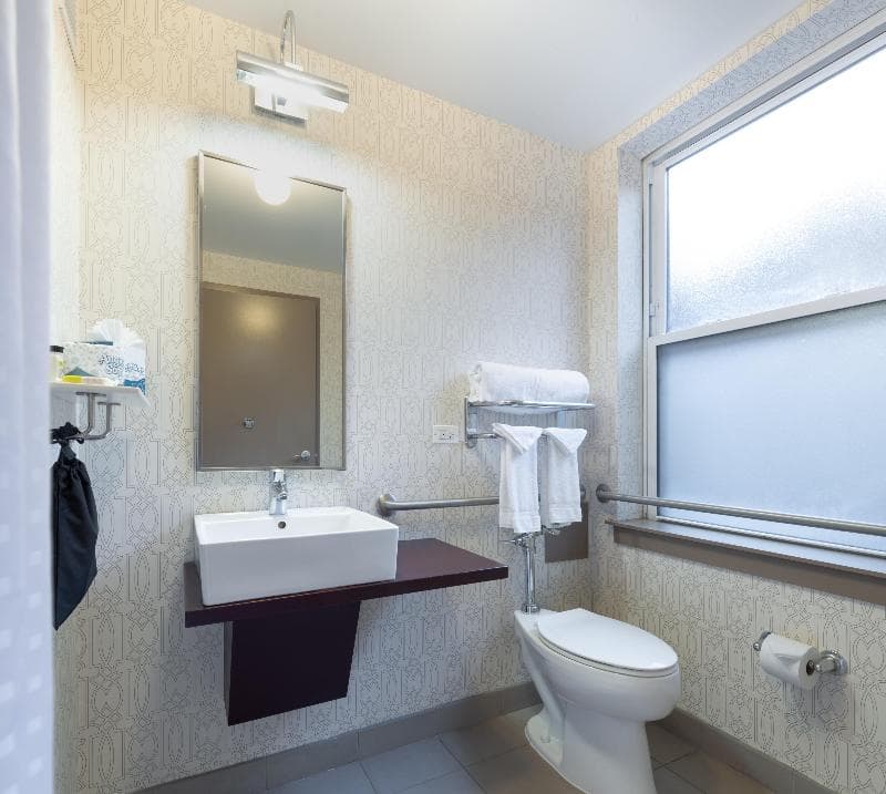 Hotel Cass - A Holiday Inn Express at Magnificent Mile photo 1