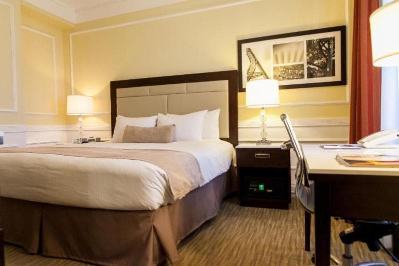 The Pickwick Hotel 4