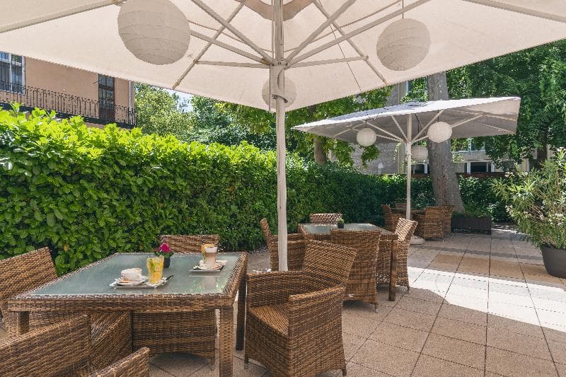 Lions Garden Hotel 3