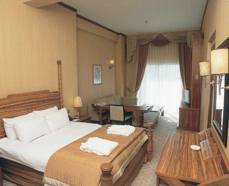 Pineta Park Deluxe Hotel 4