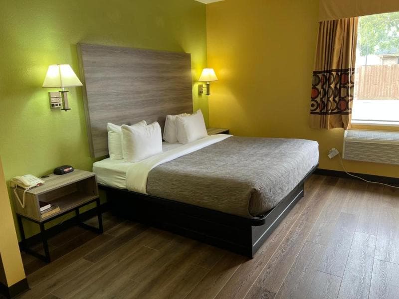 Quality Inn 4