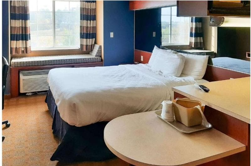 Starkville Inn & Suites 5