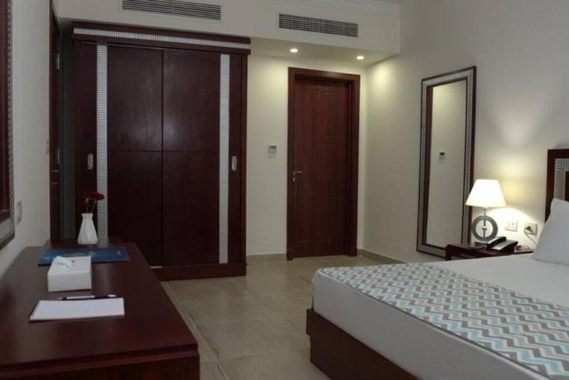 Oyster Bay Beach Suites main