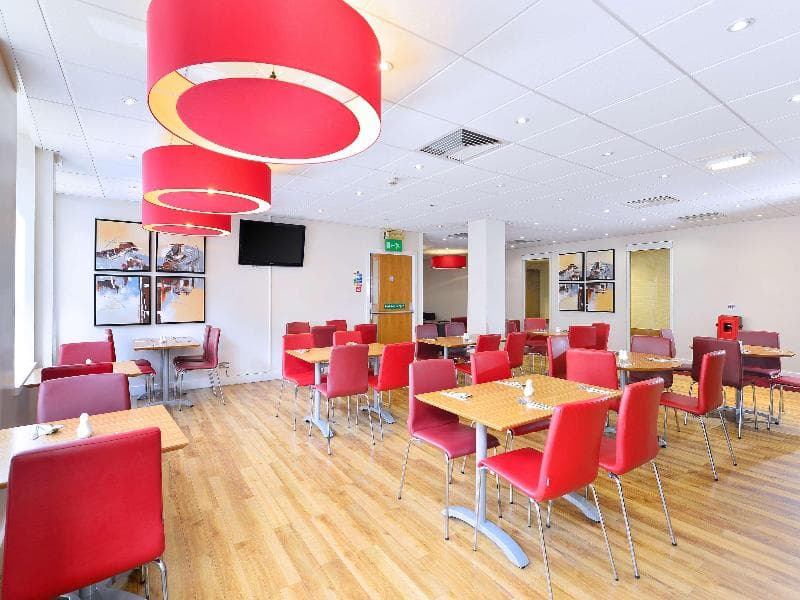 Travelodge Aberdeen Central 3