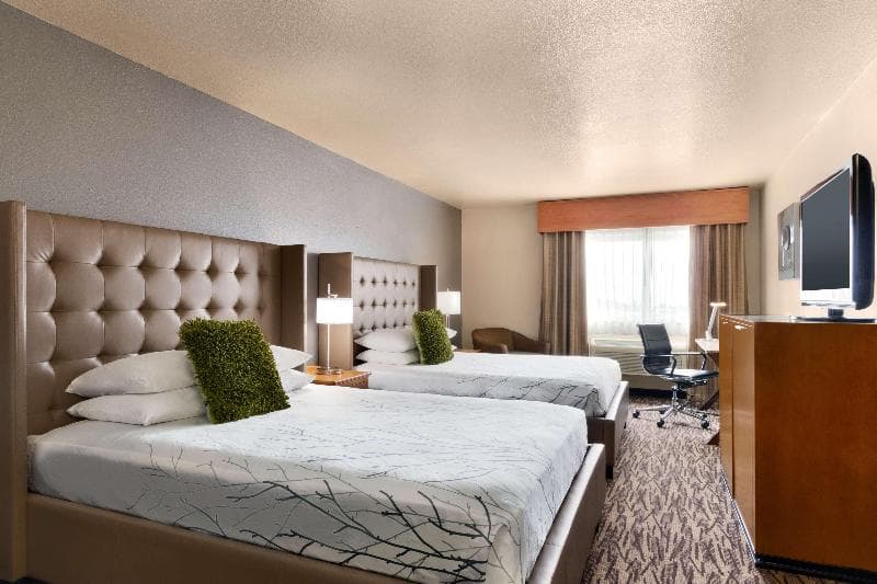 Best Western Plus Peppertree Airport Inn 5