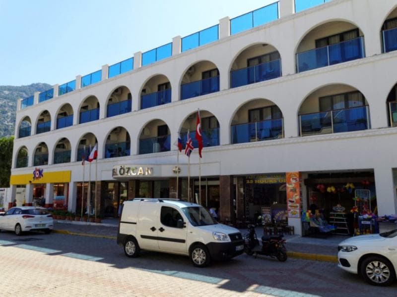 Özcan Beach Hotel 3