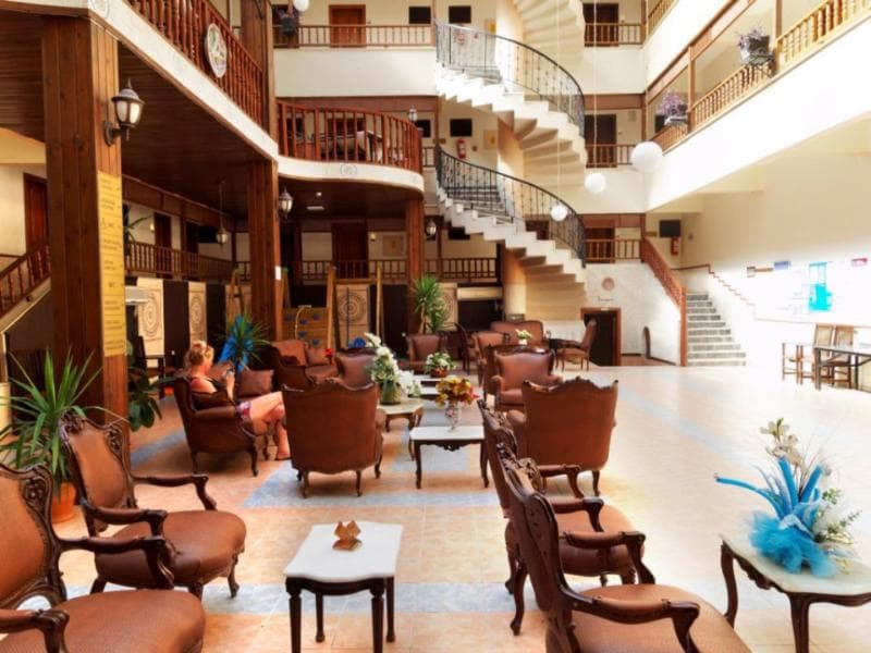 Özcan Beach Hotel 5
