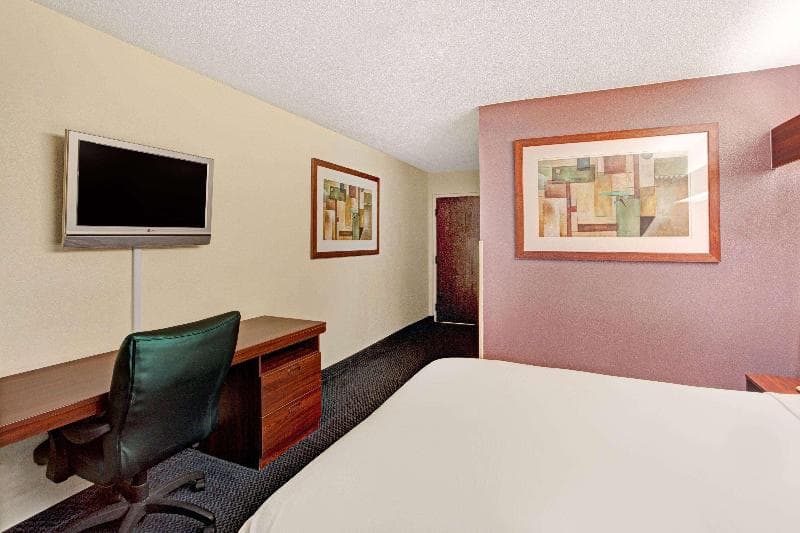 Microtel Inn & Suites by Wyndham Atlanta Airport 3