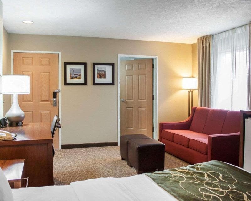 Comfort Suites Airport 2