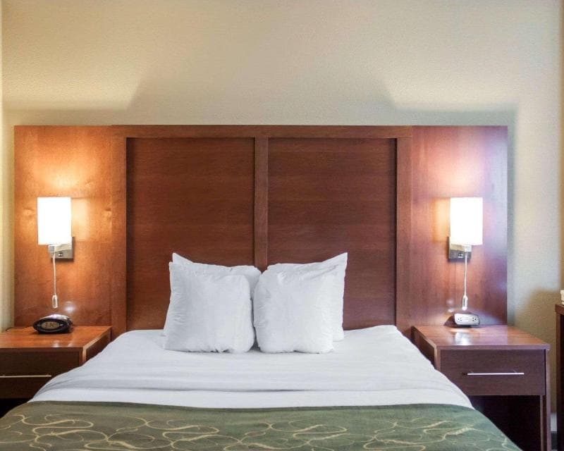 Comfort Suites Airport 3