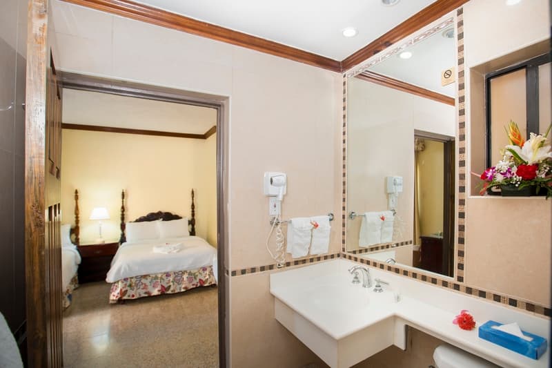 Rooms on the Beach Negril 5