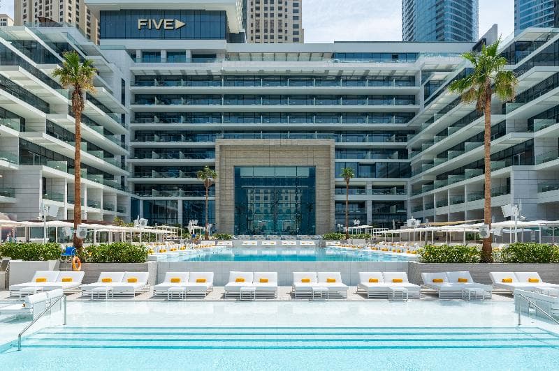 Five Luxe Hotel 2