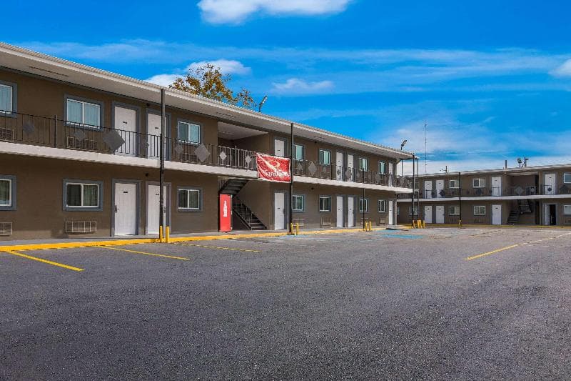 Econo Lodge Gretna LA 3