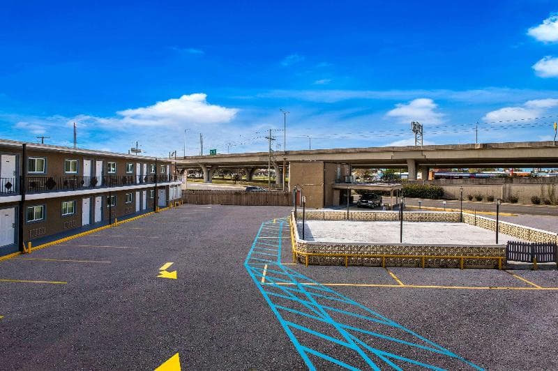 Econo Lodge Gretna LA 4