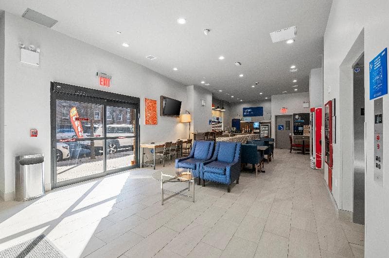 Holiday Inn Express & Suites Bronx - NYC 3