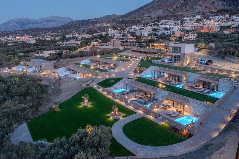 Deos Luxury Suites - Adults Only 3