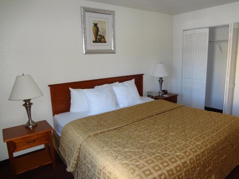 Econo Lodge Airport at RJ Stadium 2