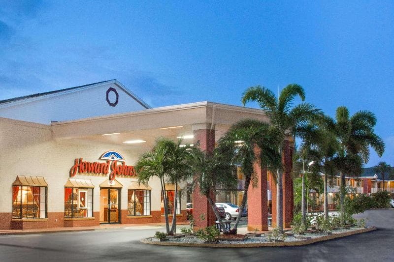 Howard Johnson by Wyndham Ft. Myers photo 1