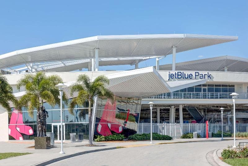 Howard Johnson by Wyndham Ft. Myers 4