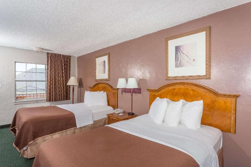 Howard Johnson by Wyndham Ft. Myers main