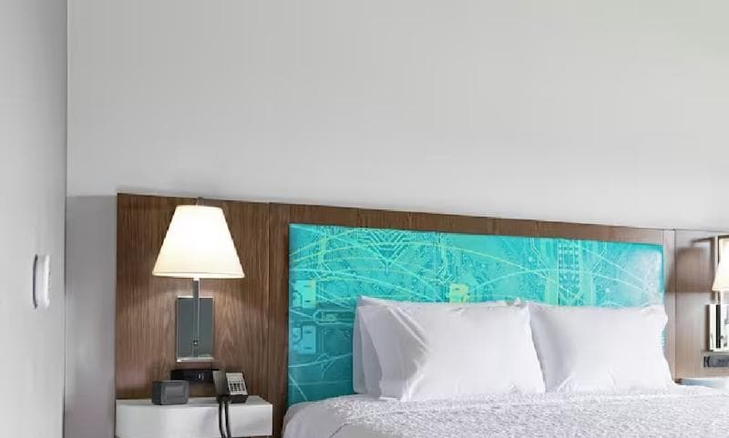 Hampton Inn Suites Chicago Medical District Uic 4