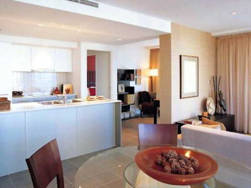 Artique Resort Surfers Paradise 5