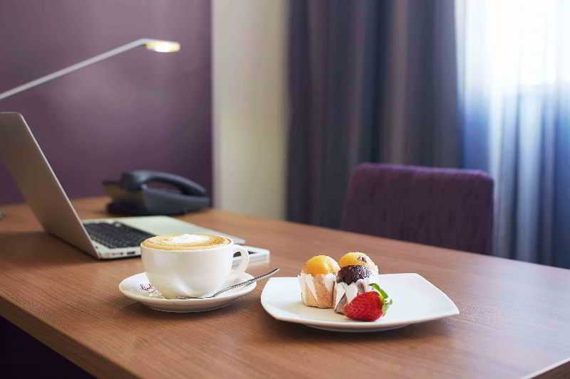 Quality Hotel Ambassador Perth 3