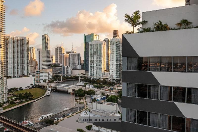 Element Miami Brickell 5