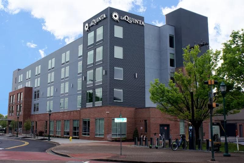 La Quinta Inn & Suites Chattanooga Downtown/South photo 1