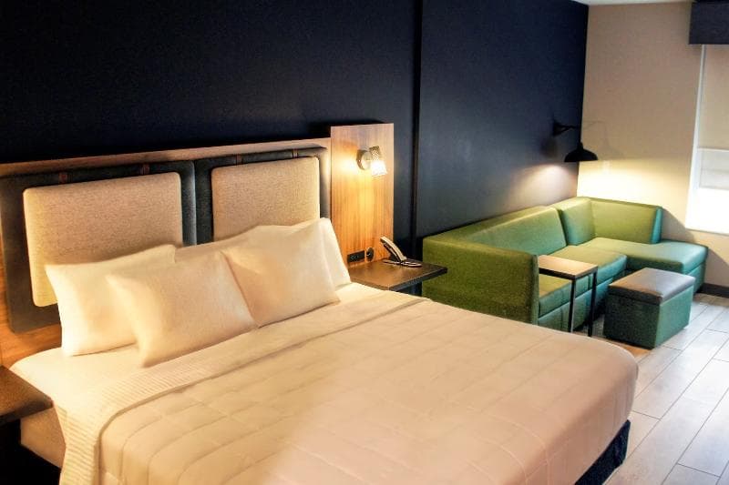 La Quinta Inn & Suites Chattanooga Downtown/South 5