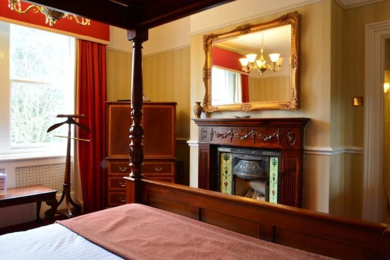 Brook Hall Hotel 3