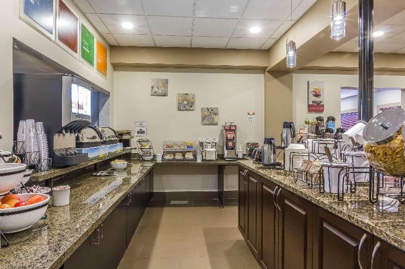 Comfort Inn & Suites 2