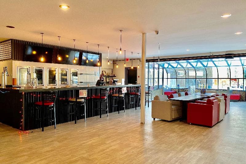 Ramada by Wyndham Whitecourt 4