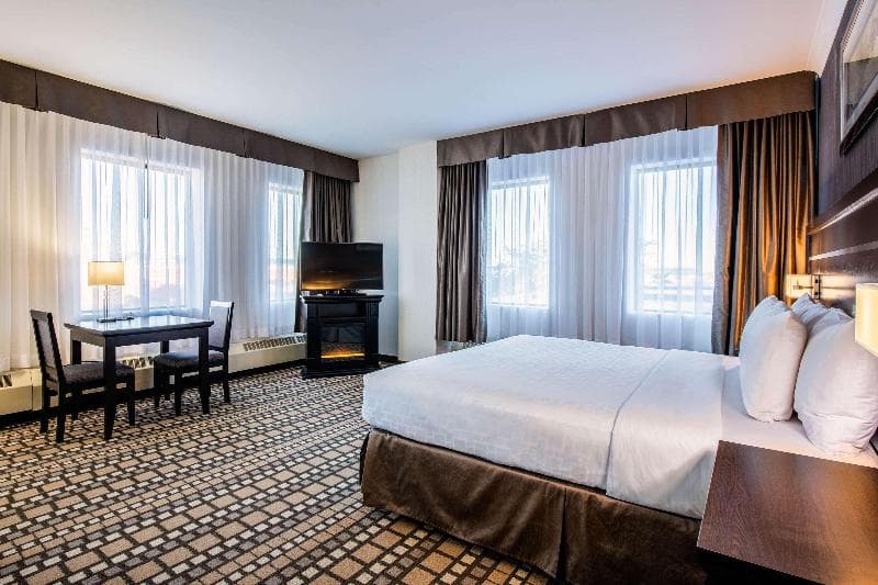 Clarion Hotel & Suites Winnipeg Airport 3
