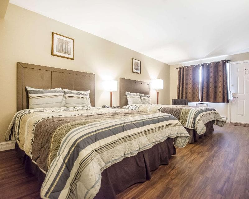 Econo Lodge Miramichi 4