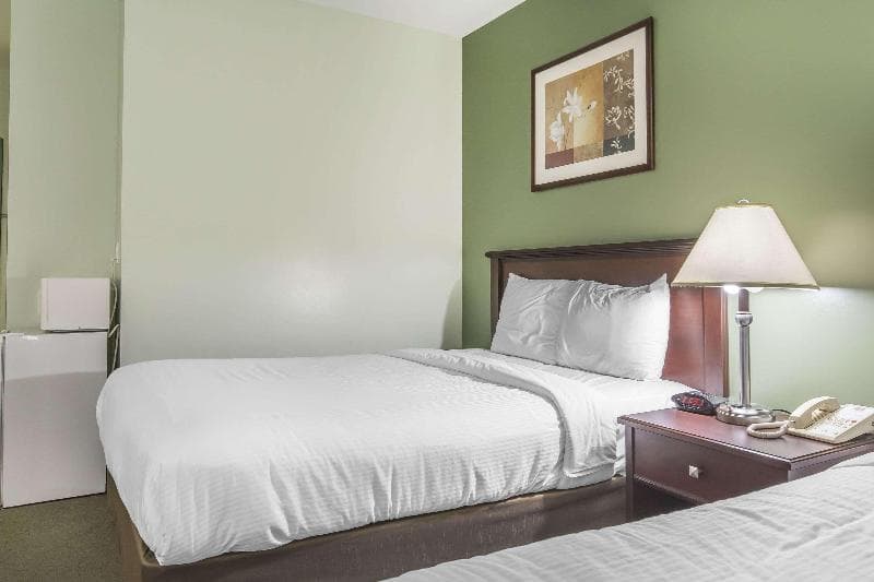 Econo Lodge 2