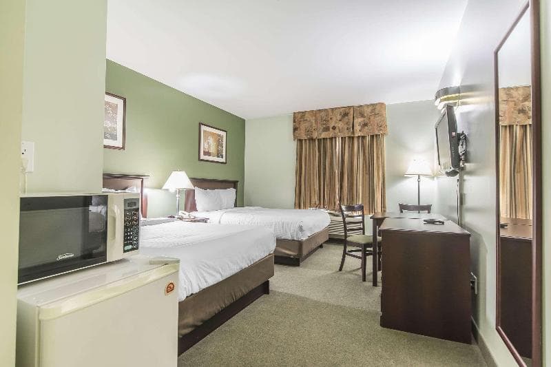 Econo Lodge 3