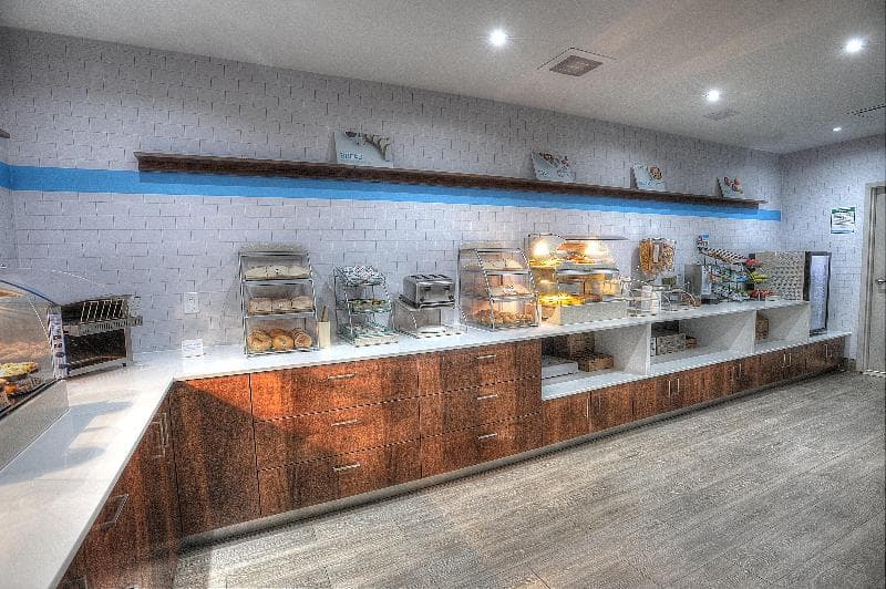 Holiday Inn Express & Suites Toronto Airport West 3