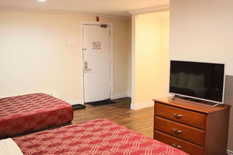 Super 8 by Wyndham Pembroke 5
