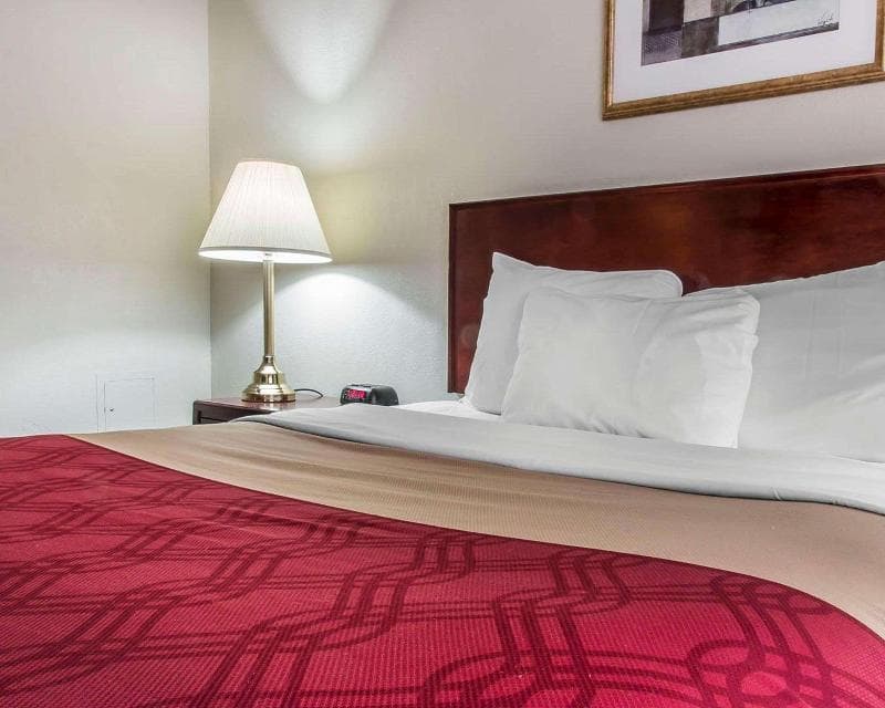 Howard Johnson by Wyndham Thunder Bay 3