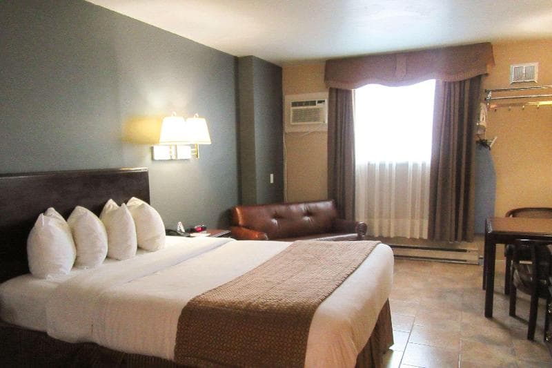 Econo Lodge 2