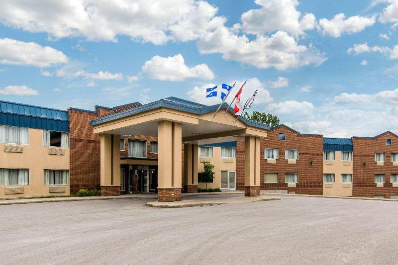 Comfort Inn & Suites 3