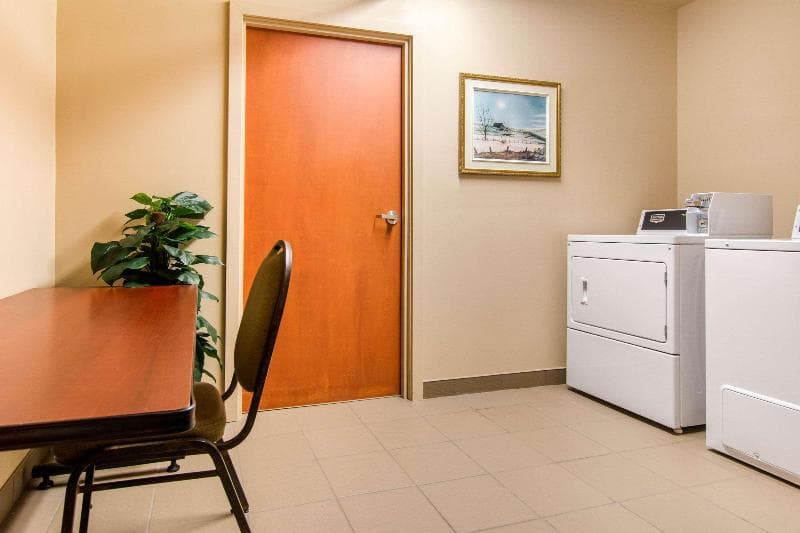 Comfort Inn & Suites photo 1