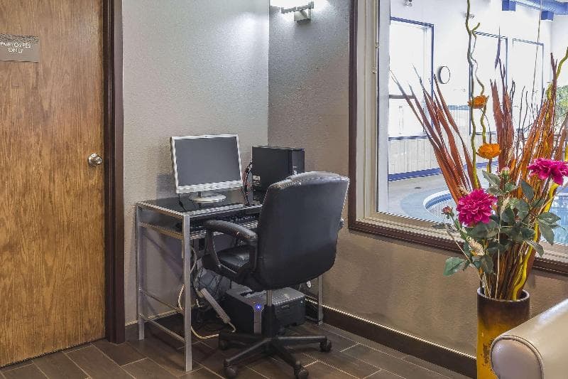 Comfort Inn & Suites photo 1